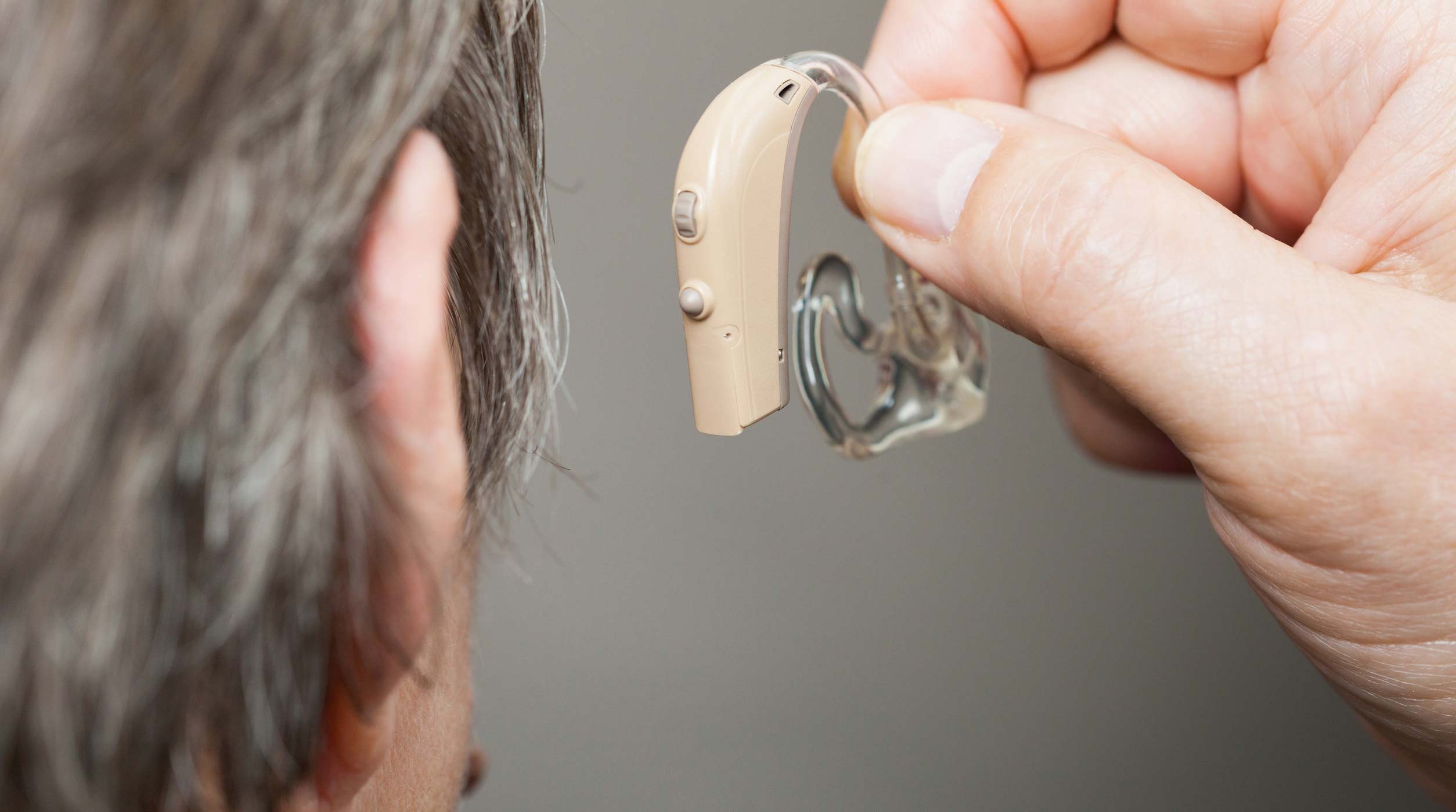 retrait d un appareil auditif pour reparation